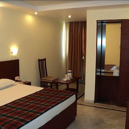 Bhiwadi Hotel Swagat Palace מראה חיצוני תמונה