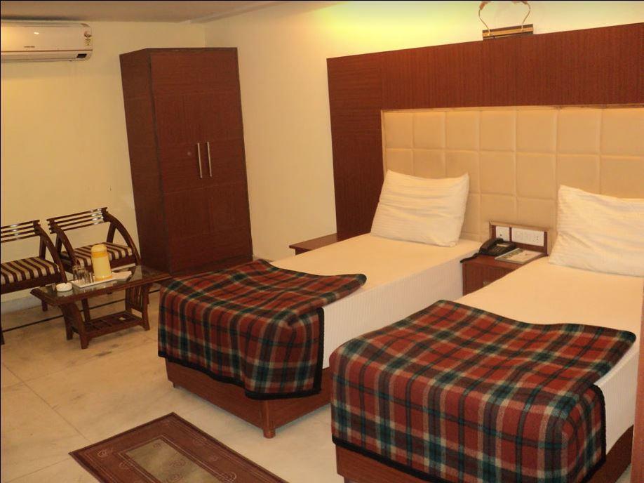 Bhiwadi Hotel Swagat Palace מראה חיצוני תמונה
