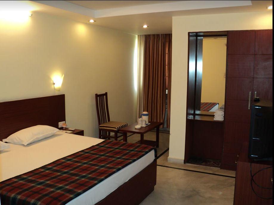 Bhiwadi Hotel Swagat Palace מראה חיצוני תמונה